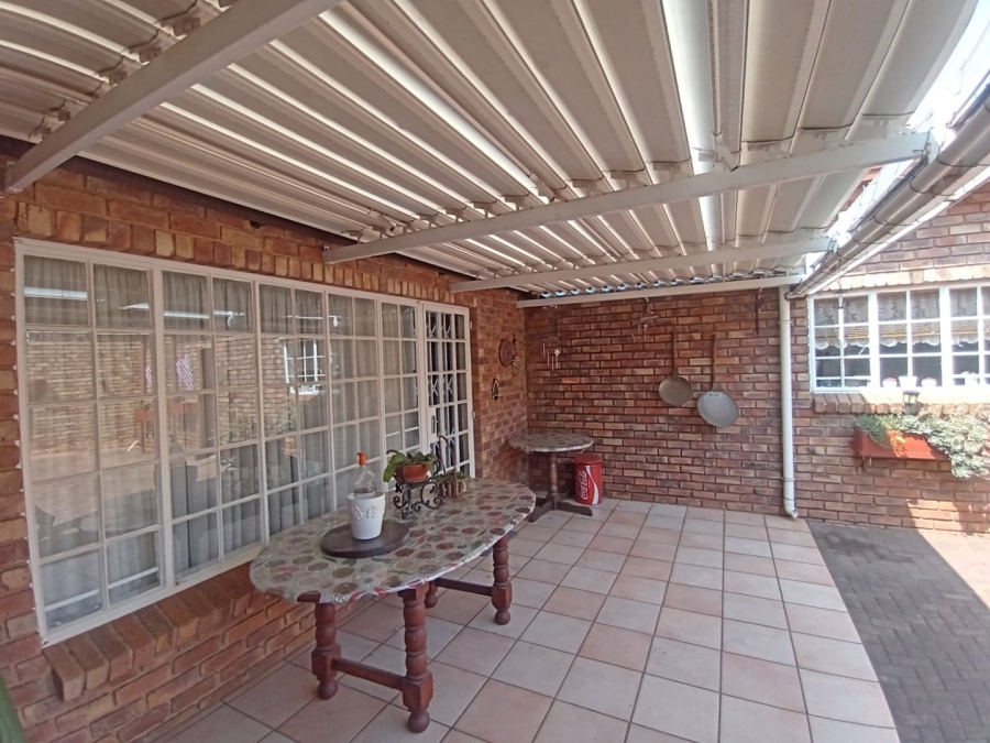 3 Bedroom Property for Sale in Noordheuwel Gauteng