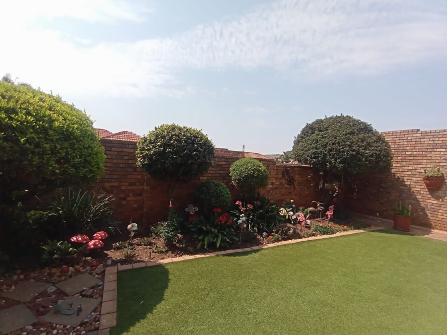 3 Bedroom Property for Sale in Noordheuwel Gauteng