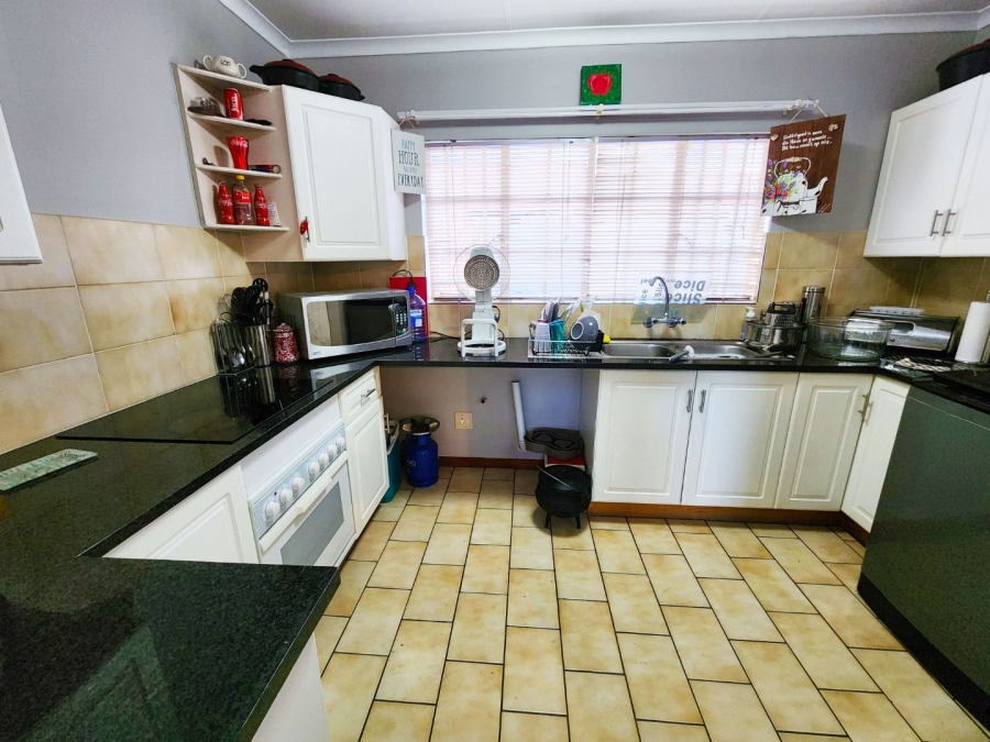 2 Bedroom Property for Sale in Eldoraigne Gauteng