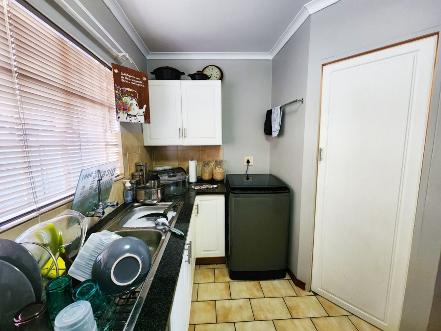 2 Bedroom Property for Sale in Eldoraigne Gauteng