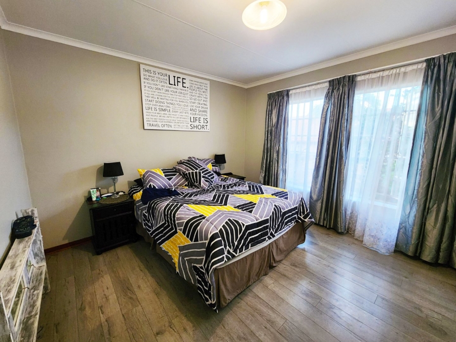 2 Bedroom Property for Sale in Eldoraigne Gauteng