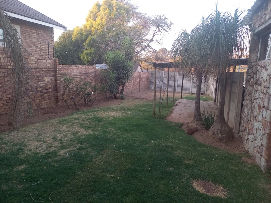 To Let 3 Bedroom Property for Rent in Overkruin Gauteng