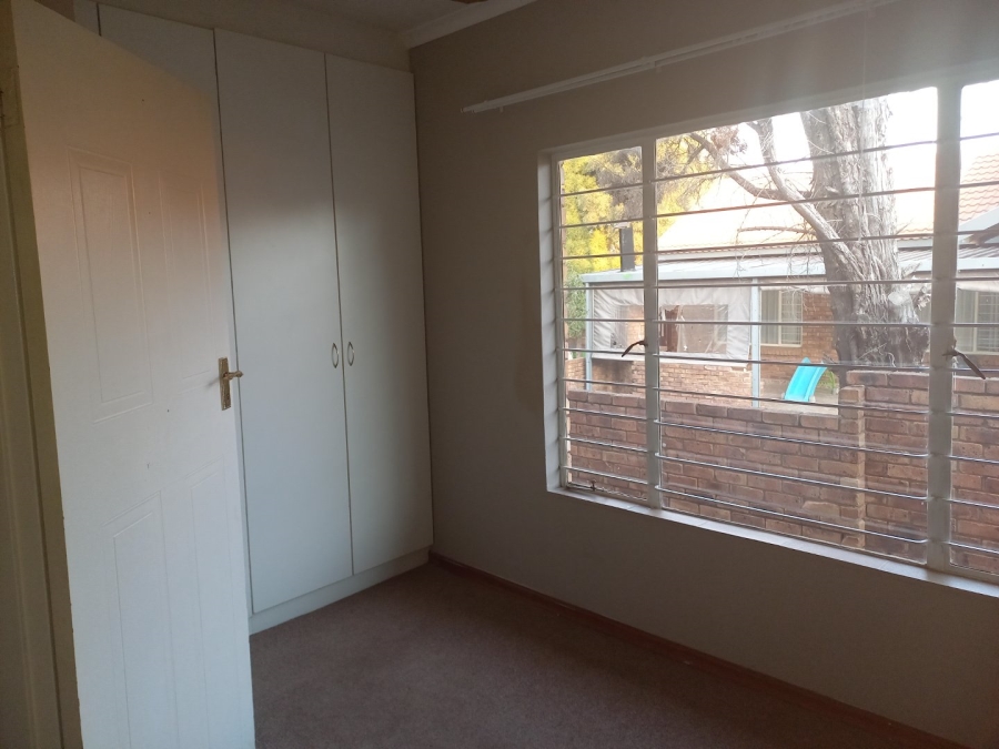 To Let 3 Bedroom Property for Rent in Overkruin Gauteng