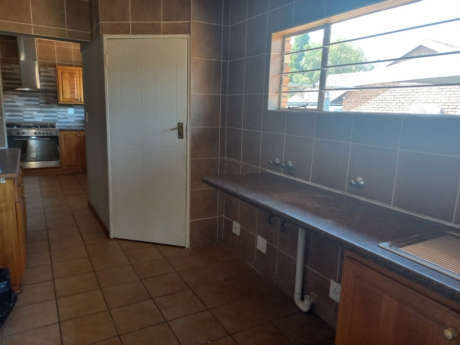 To Let 3 Bedroom Property for Rent in Overkruin Gauteng