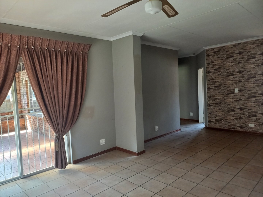 To Let 3 Bedroom Property for Rent in Overkruin Gauteng