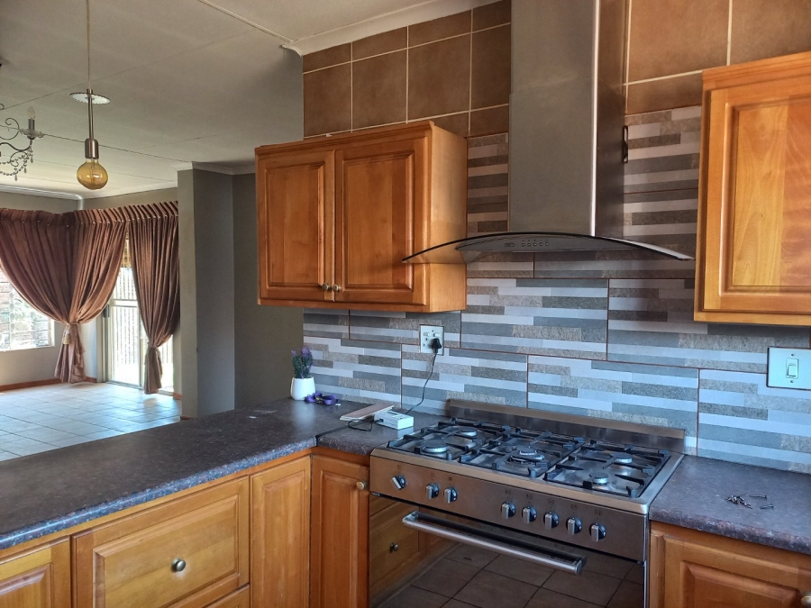 To Let 3 Bedroom Property for Rent in Overkruin Gauteng