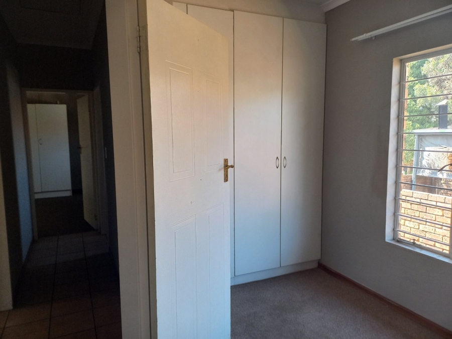 To Let 3 Bedroom Property for Rent in Overkruin Gauteng