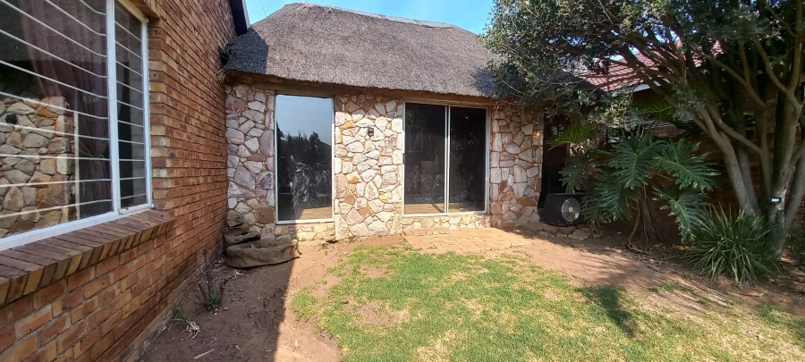 4 Bedroom Property for Sale in Overkruin Gauteng