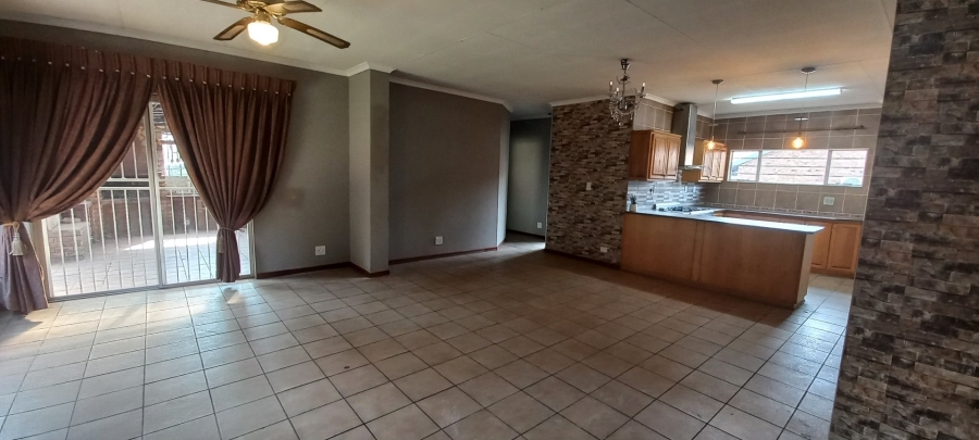 4 Bedroom Property for Sale in Overkruin Gauteng