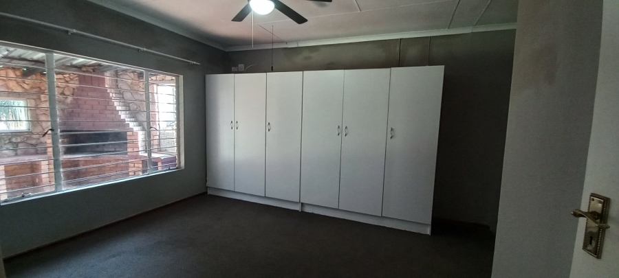 4 Bedroom Property for Sale in Overkruin Gauteng