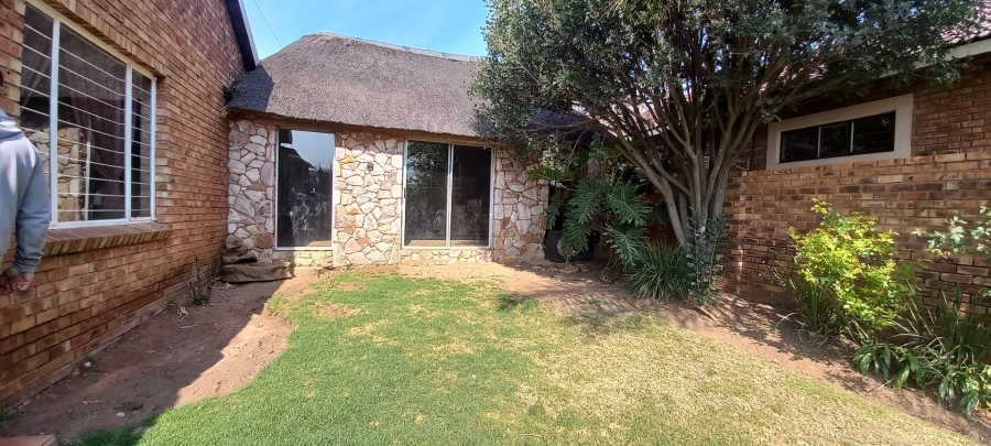 4 Bedroom Property for Sale in Overkruin Gauteng