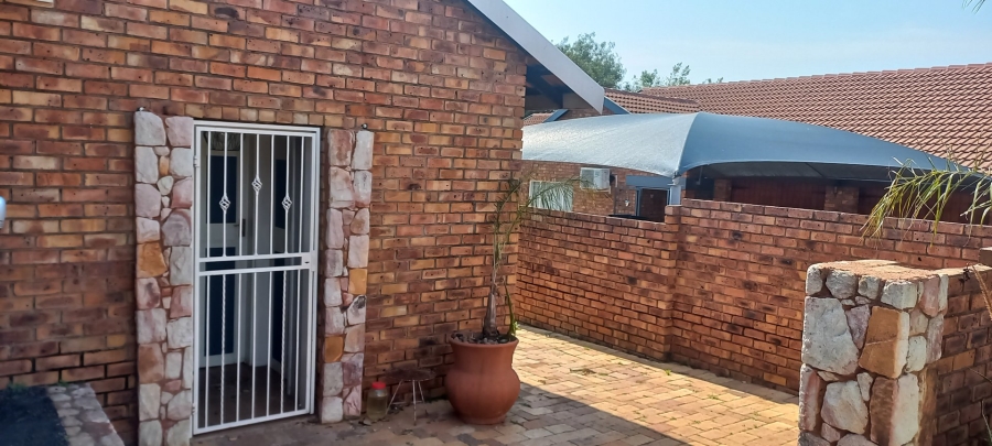 4 Bedroom Property for Sale in Overkruin Gauteng