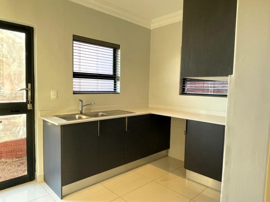 To Let 4 Bedroom Property for Rent in Olympus AH Gauteng