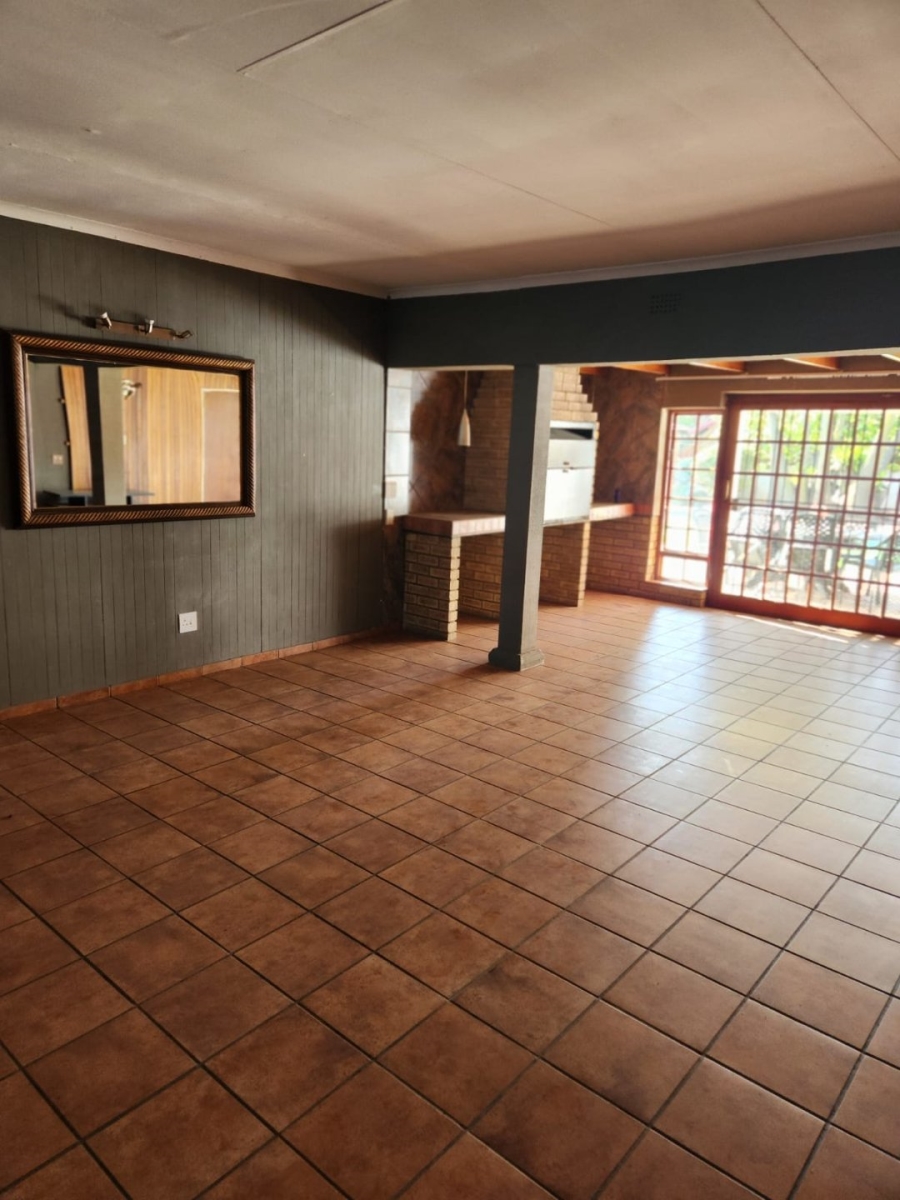 To Let 3 Bedroom Property for Rent in Bardene Gauteng