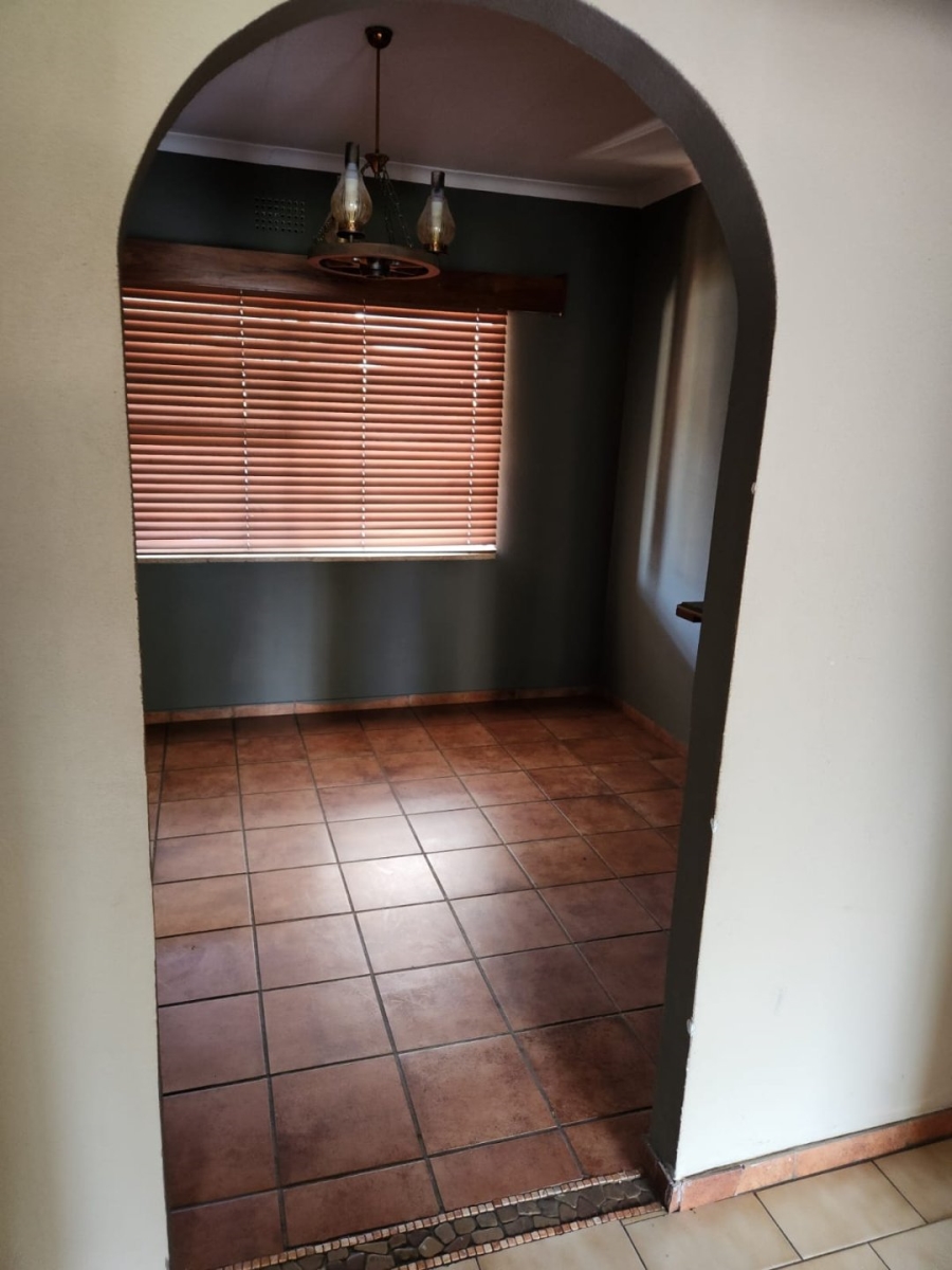 To Let 3 Bedroom Property for Rent in Bardene Gauteng