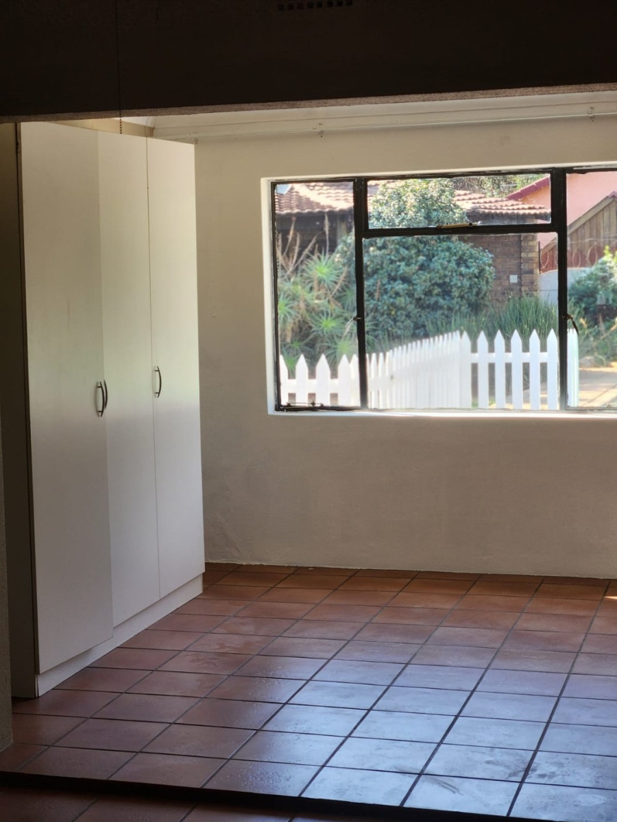 To Let 3 Bedroom Property for Rent in Bardene Gauteng