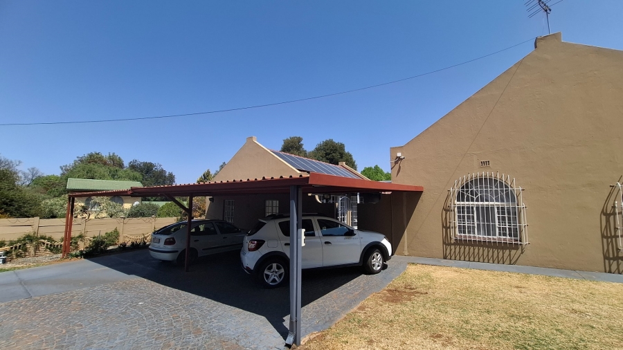 To Let 1 Bedroom Property for Rent in Florida Park Gauteng