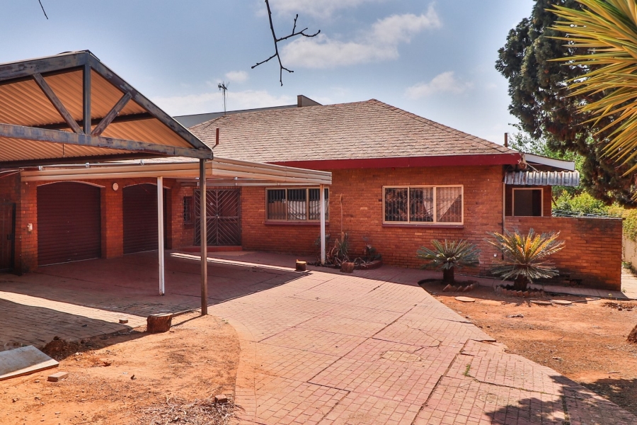 4 Bedroom Property for Sale in Baileys Muckleneuk Gauteng