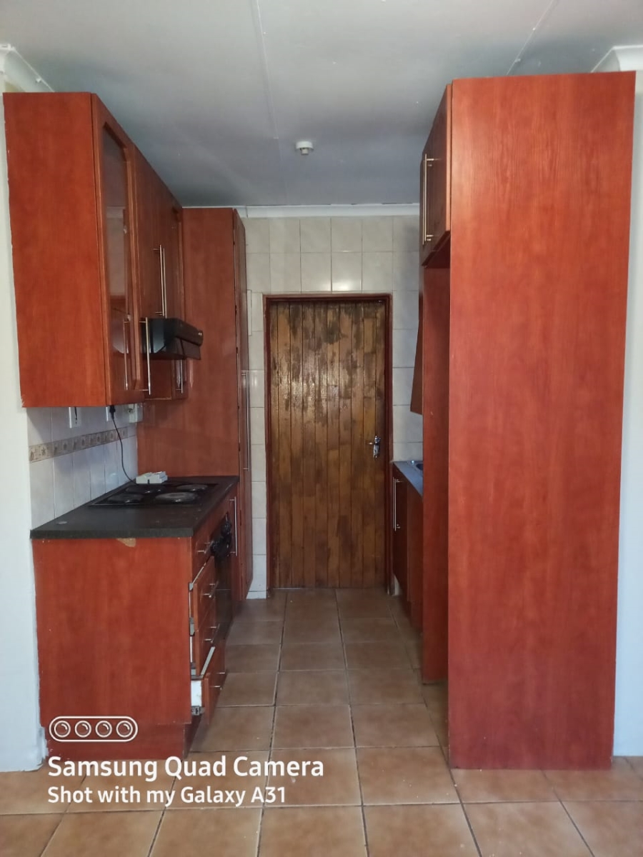 3 Bedroom Property for Sale in Commercia Gauteng