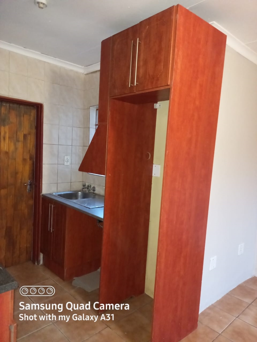 3 Bedroom Property for Sale in Commercia Gauteng