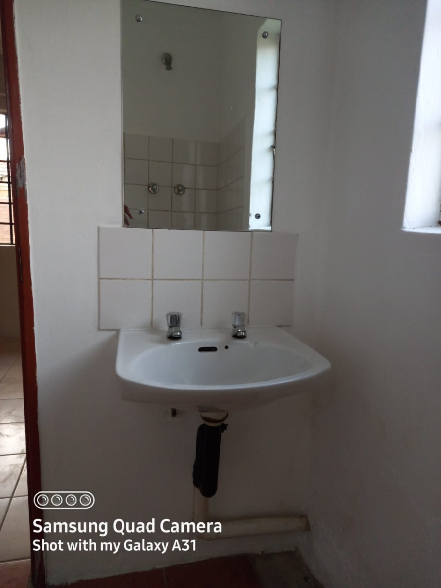 3 Bedroom Property for Sale in Commercia Gauteng