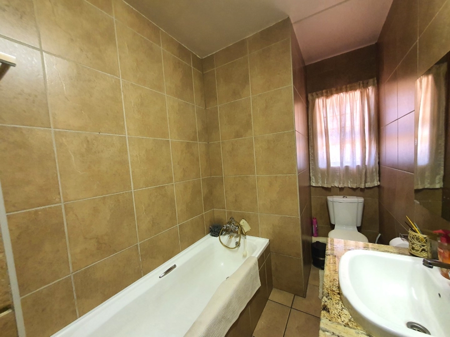 2 Bedroom Property for Sale in Noordhang Gauteng