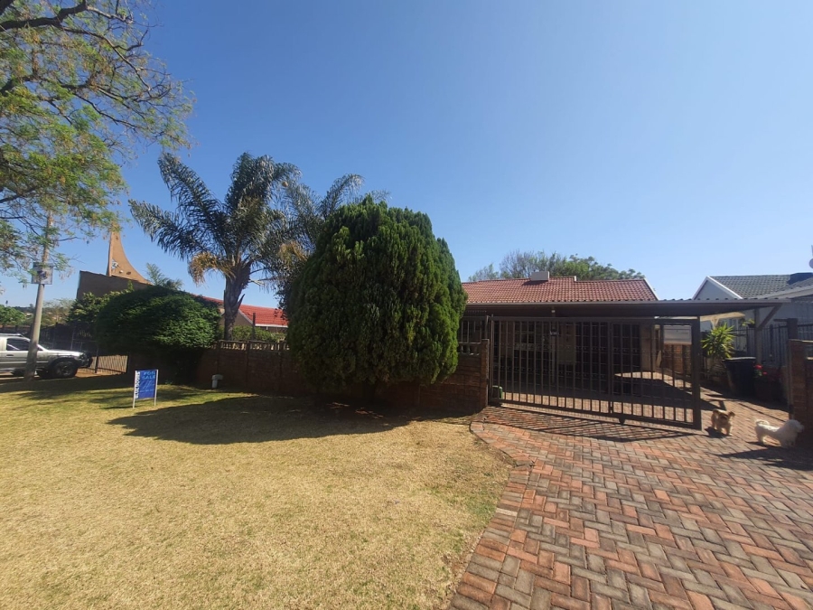 3 Bedroom Property for Sale in Roodepoort West Gauteng