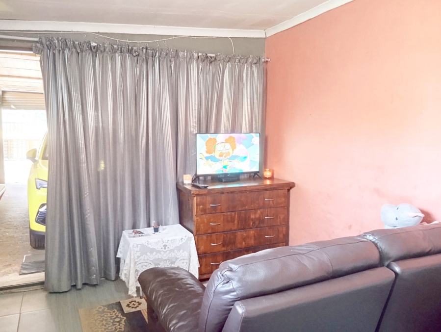 To Let 1 Bedroom Property for Rent in Lindhaven Gauteng