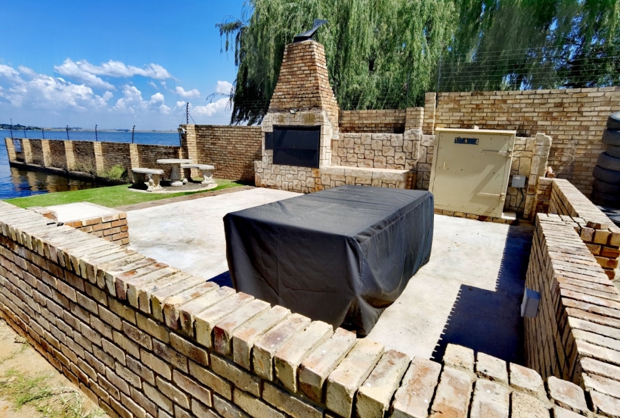 4 Bedroom Property for Sale in Bronkhorstbaai Gauteng