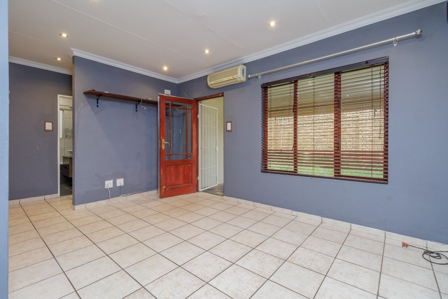 2 Bedroom Property for Sale in Willowbrook Gauteng