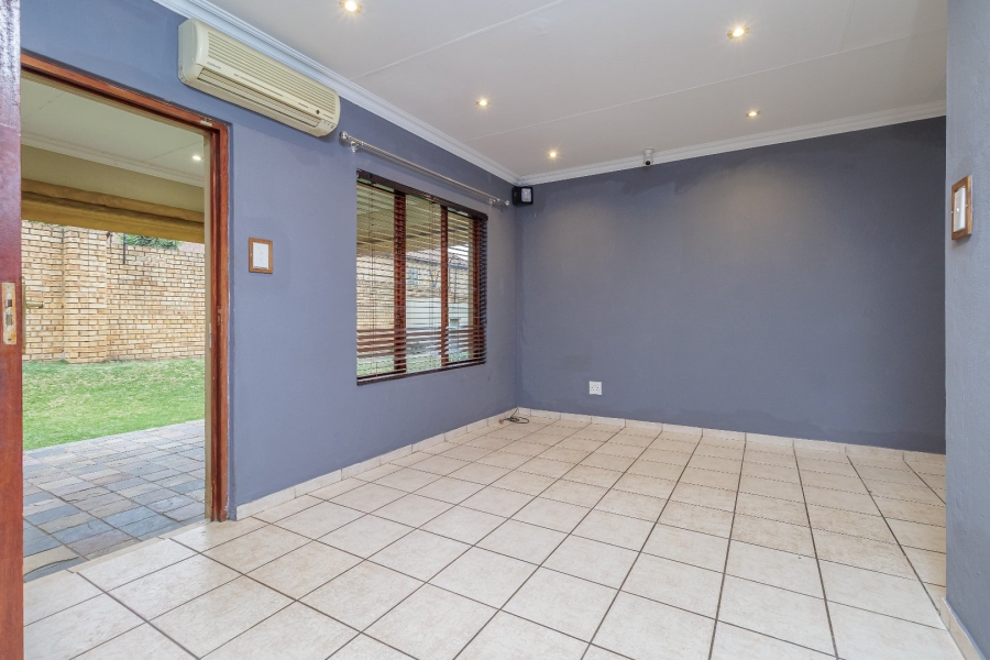 2 Bedroom Property for Sale in Willowbrook Gauteng