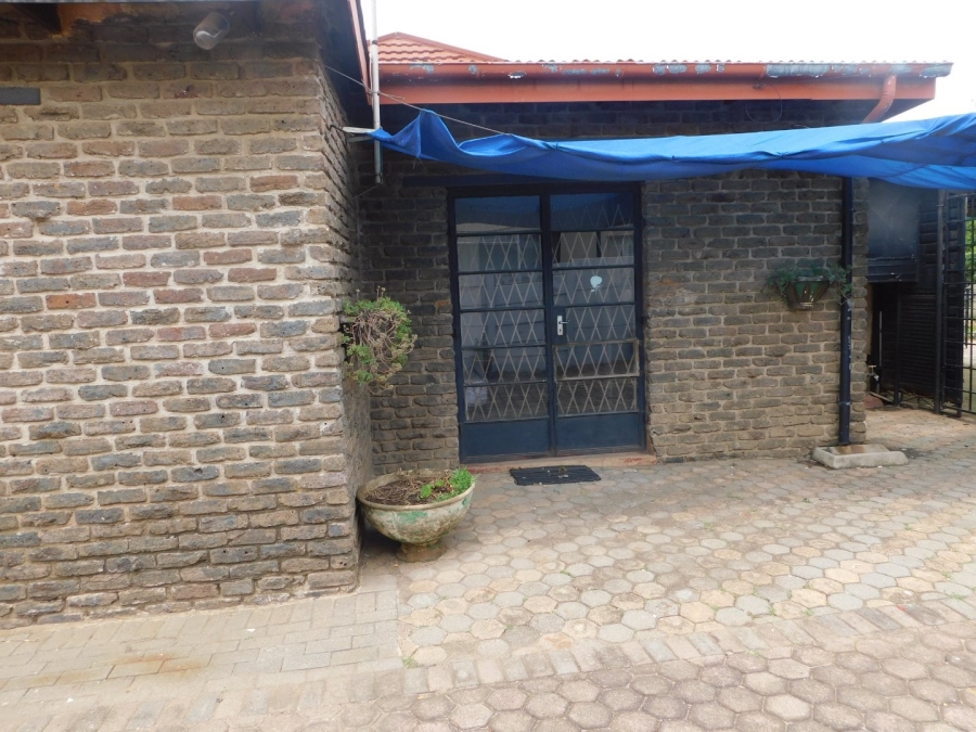 To Let 4 Bedroom Property for Rent in Krugersdorp West Gauteng