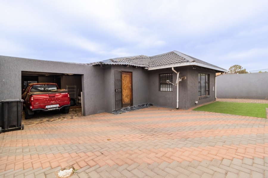 3 Bedroom Property for Sale in Ormonde View Gauteng