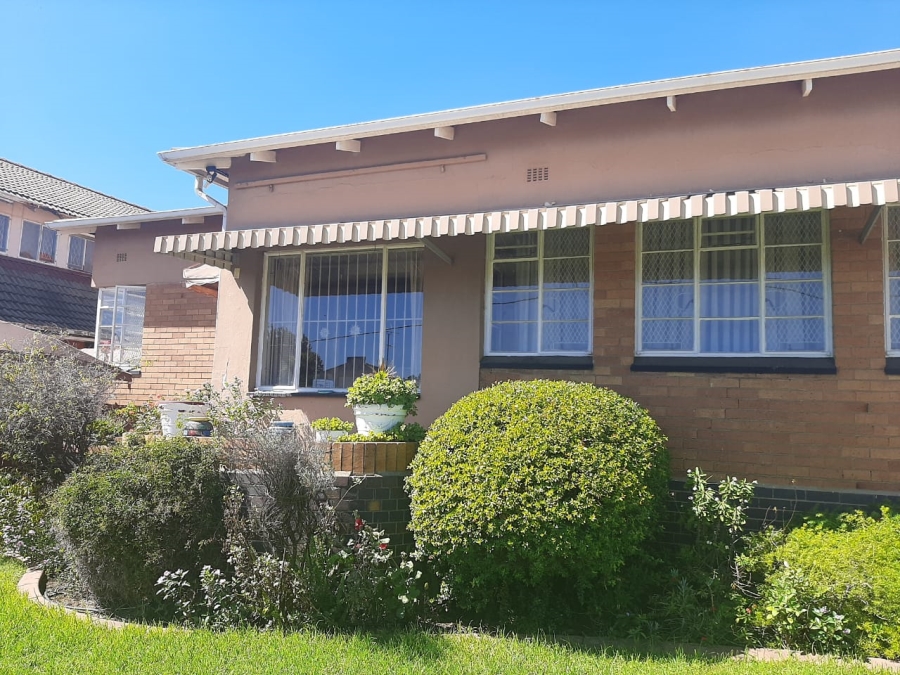 5 Bedroom Property for Sale in Orange Grove Gauteng