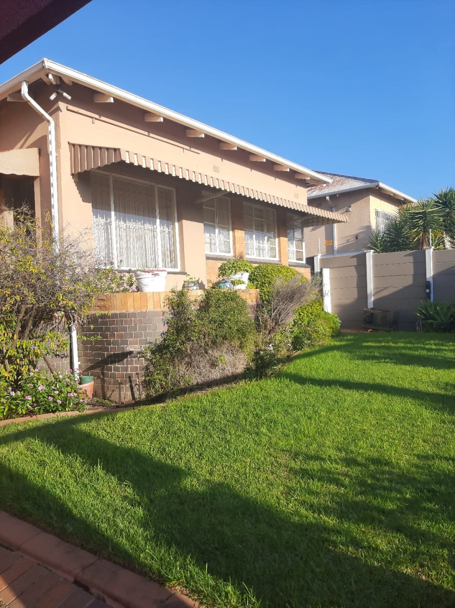 5 Bedroom Property for Sale in Orange Grove Gauteng