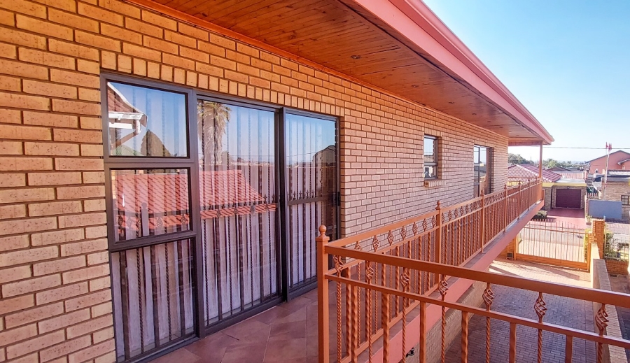 4 Bedroom Property for Sale in Lenasia Ext 6 Gauteng