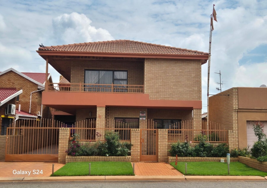 4 Bedroom Property for Sale in Lenasia Ext 6 Gauteng