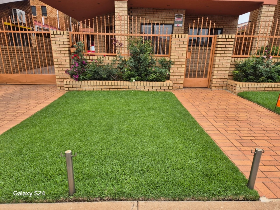 4 Bedroom Property for Sale in Lenasia Ext 6 Gauteng