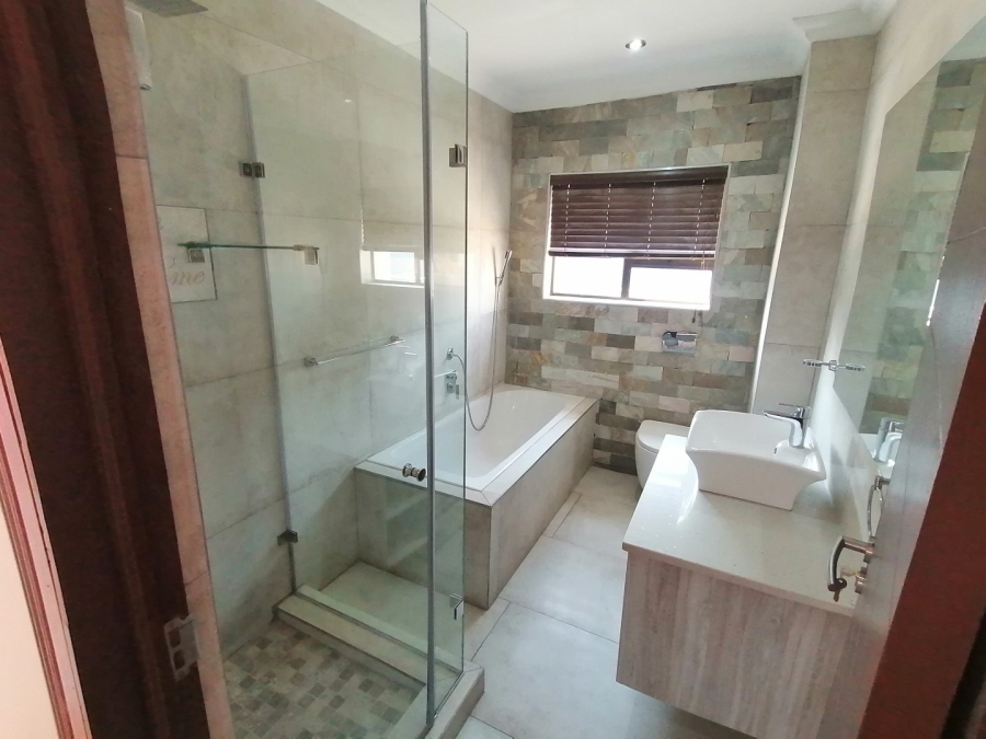 6 Bedroom Property for Sale in Blue Valley Golf Estate Gauteng