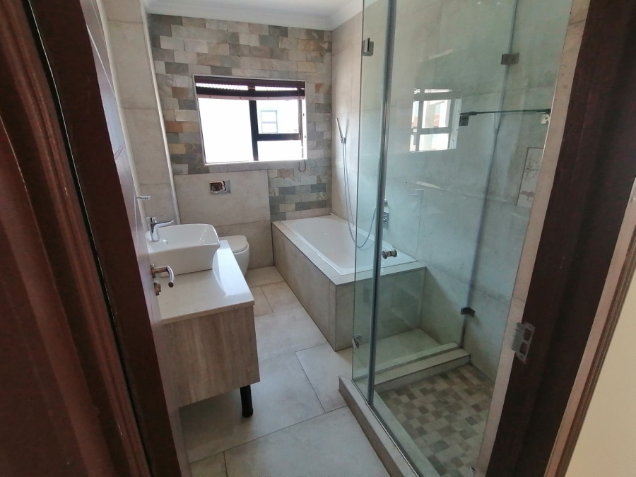 6 Bedroom Property for Sale in Blue Valley Golf Estate Gauteng