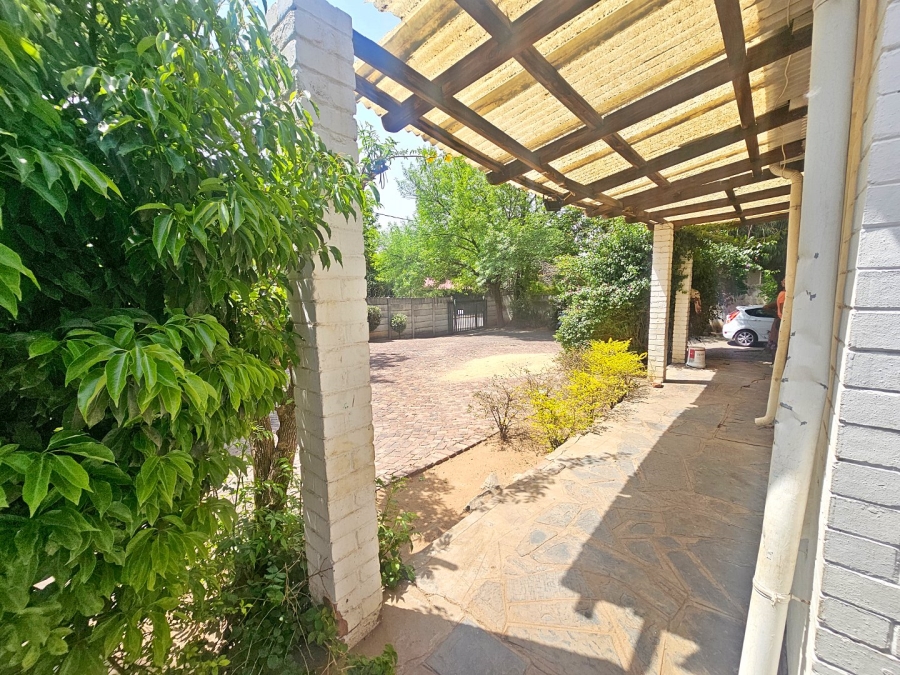 18 Bedroom Property for Sale in Parkhill Gardens Gauteng