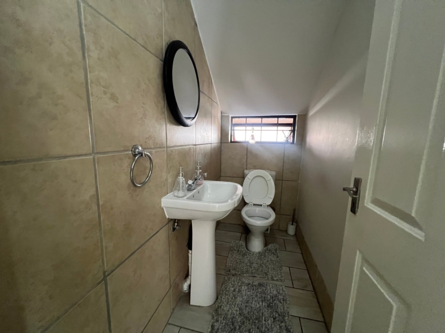 To Let 3 Bedroom Property for Rent in Fourways Gauteng