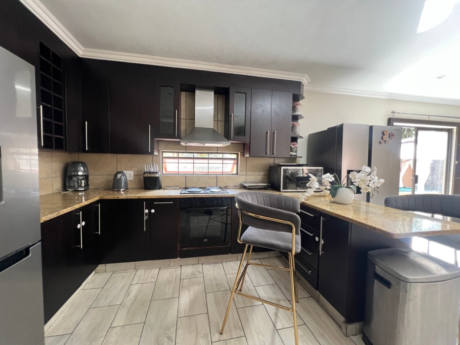 To Let 3 Bedroom Property for Rent in Fourways Gauteng