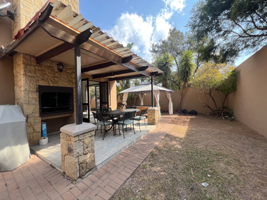 To Let 3 Bedroom Property for Rent in Fourways Gauteng