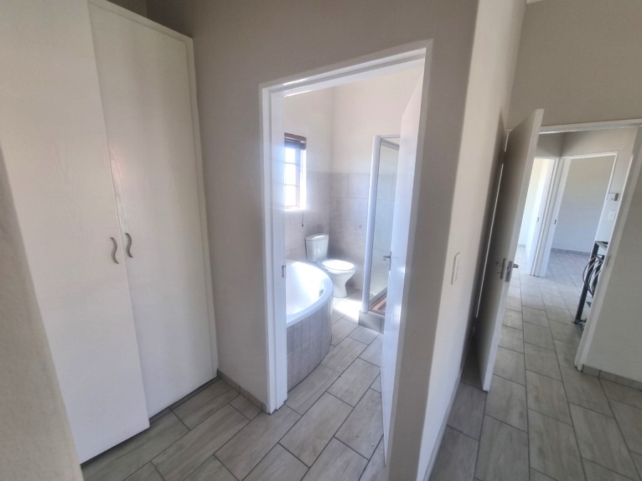 To Let 3 Bedroom Property for Rent in Broadacres Gauteng