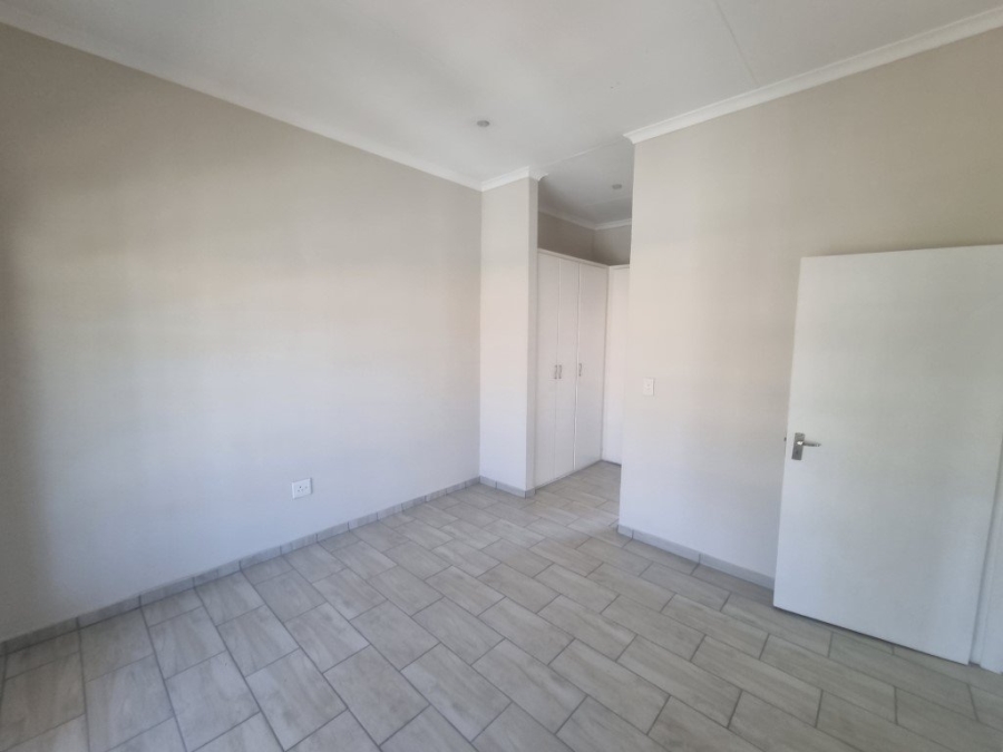 To Let 3 Bedroom Property for Rent in Broadacres Gauteng