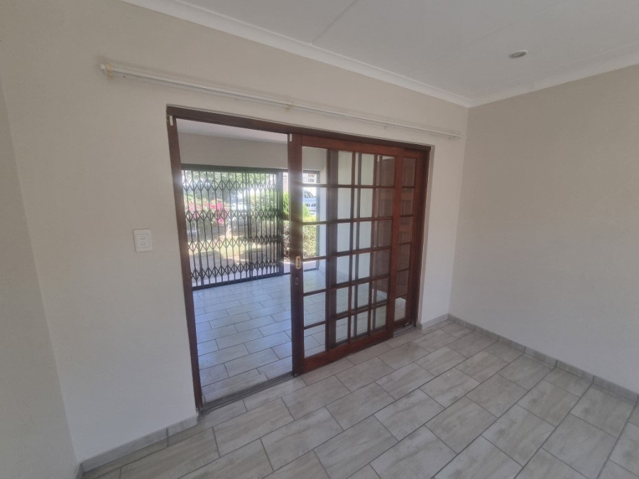 To Let 3 Bedroom Property for Rent in Broadacres Gauteng