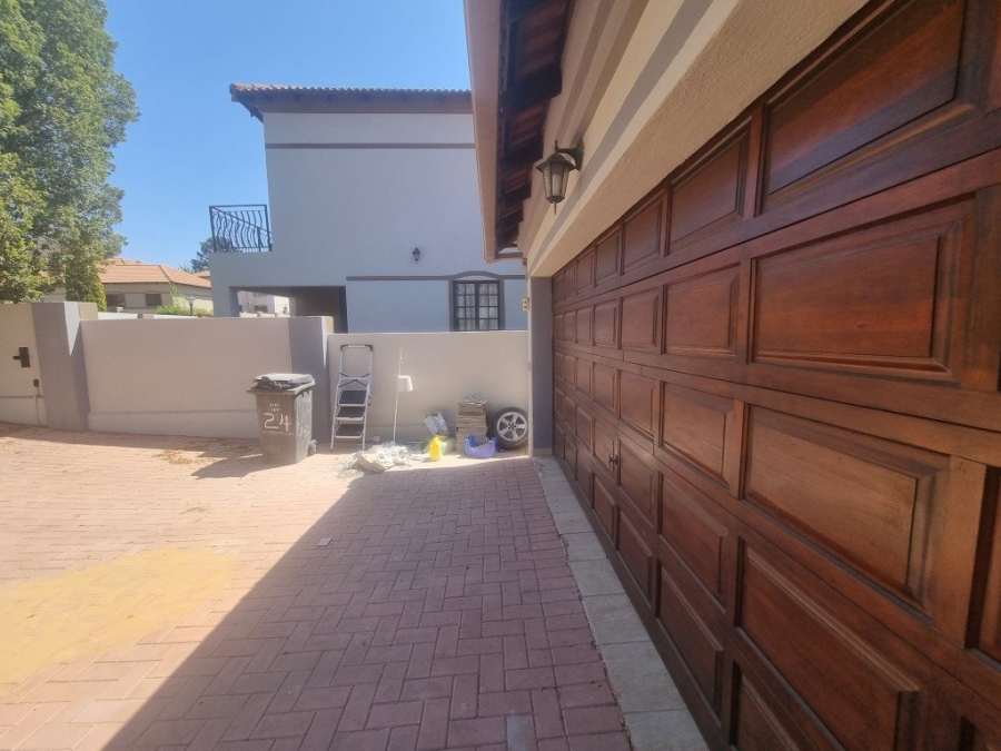 To Let 3 Bedroom Property for Rent in Broadacres Gauteng