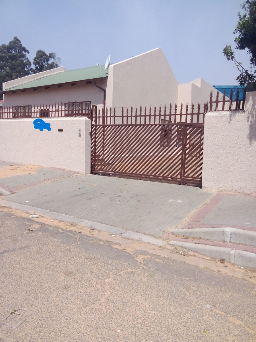 7 Bedroom Property for Sale in Westdene Gauteng