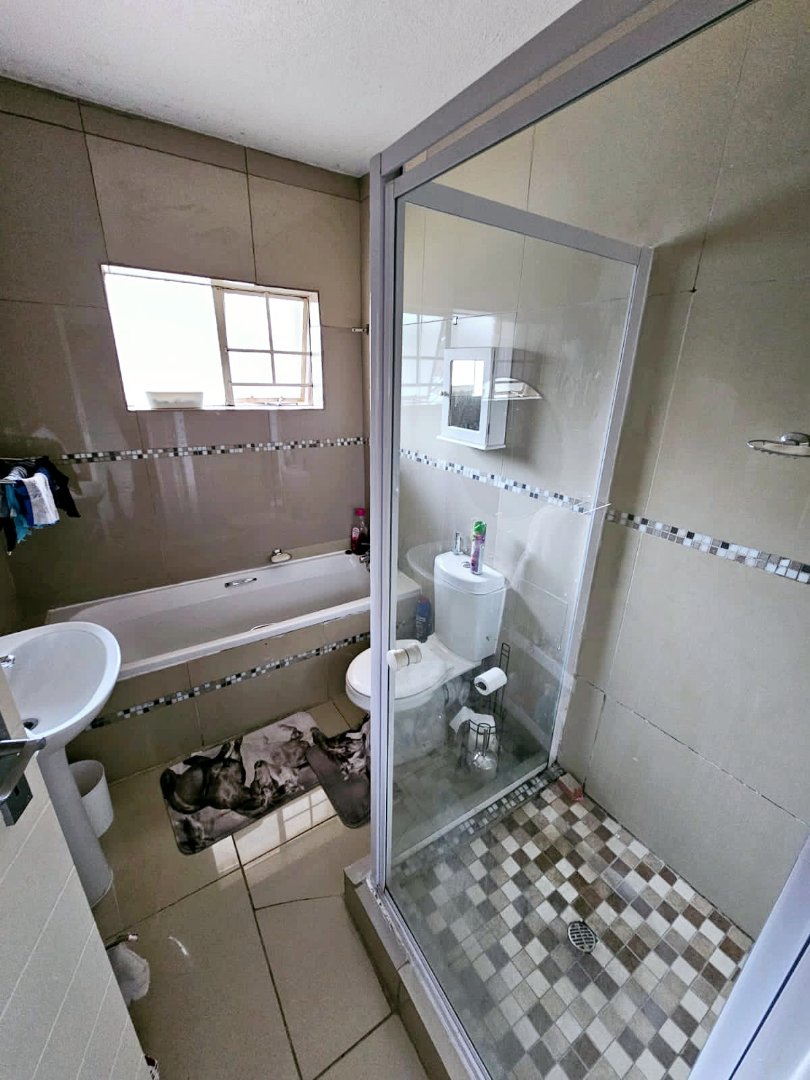 To Let 2 Bedroom Property for Rent in Monavoni Gauteng